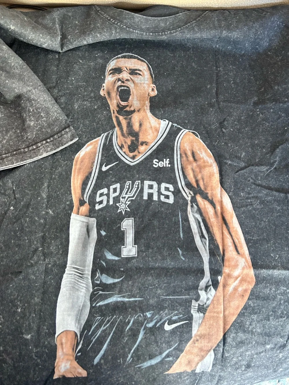 San Antonio Spurs Wemby Oversized Graphic Tee - Picture 1 of 2